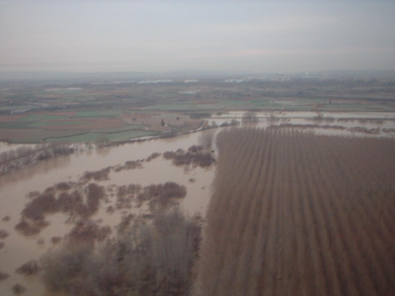 Crecida del Ebro el día 7-02-03 a su paso por la provincia de Zaragoza. 02