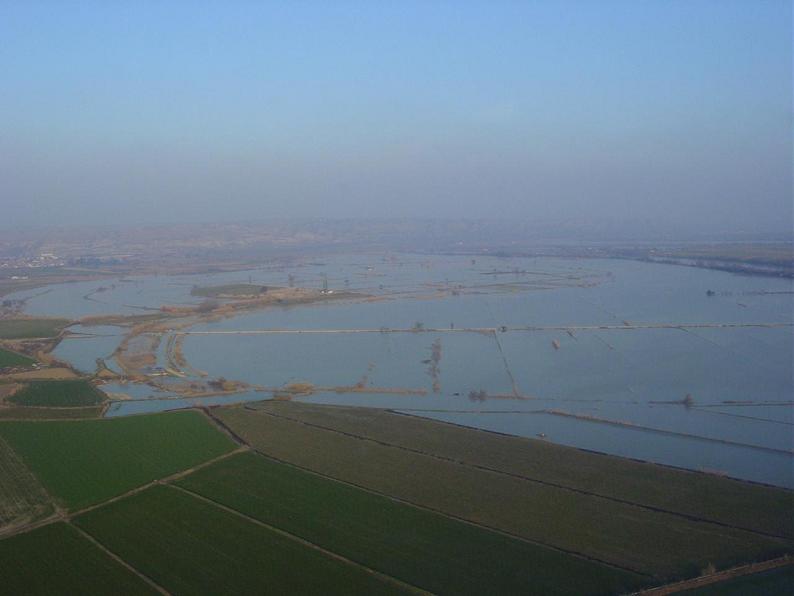 Crecida del Ebro el día 8-02-03 a su paso por la provincia de Zaragoza