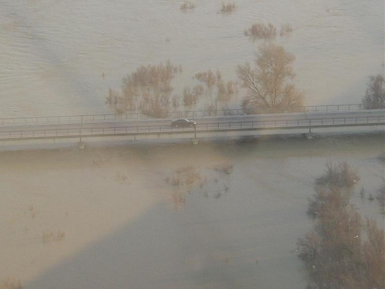 Crecida del Ebro el día 8-02-03 a su paso por la provincia de Zaragoza