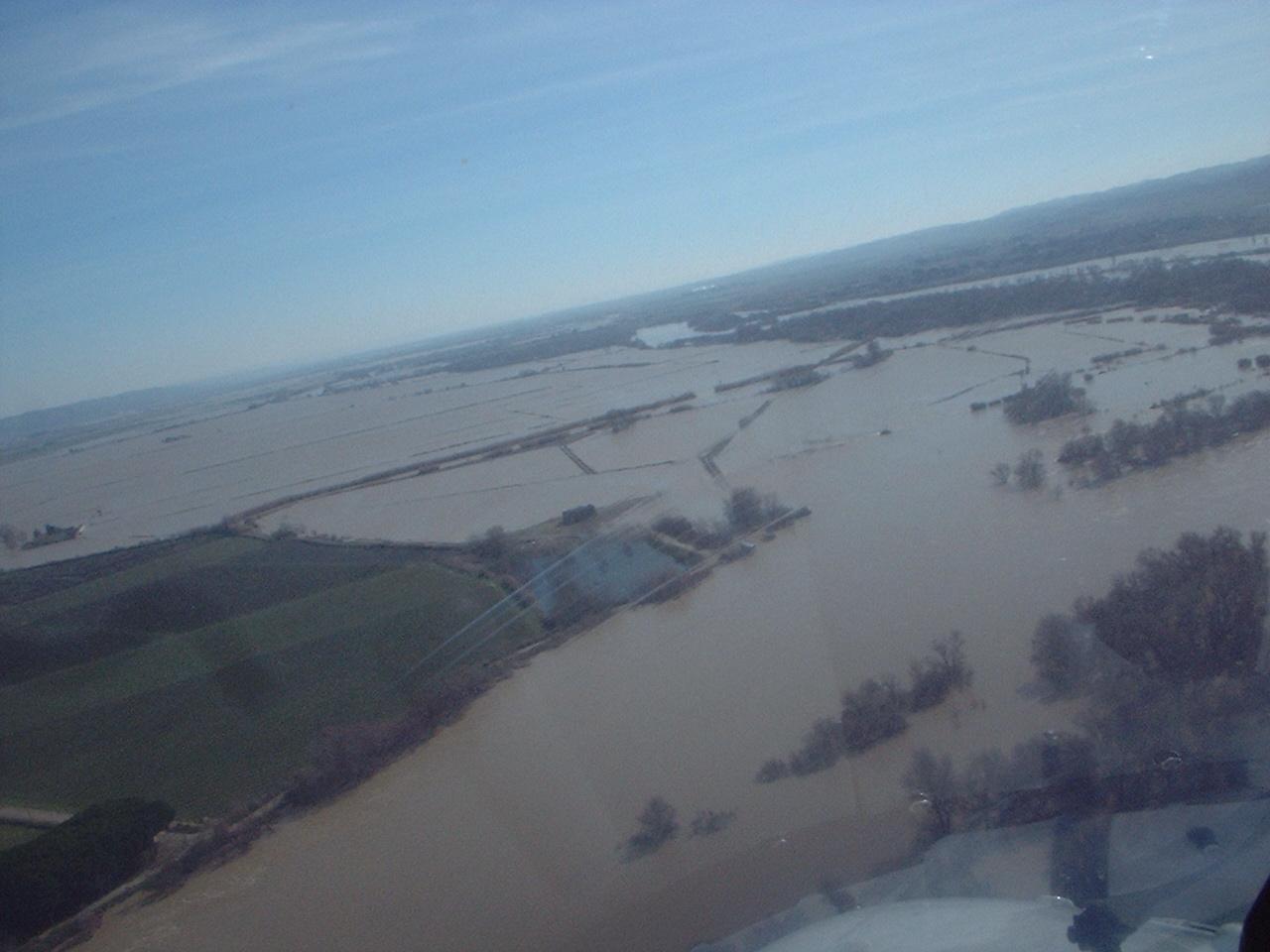 Crecida del Ebro el día 9-02-03 a su paso por la provincia de Zaragoza. 3