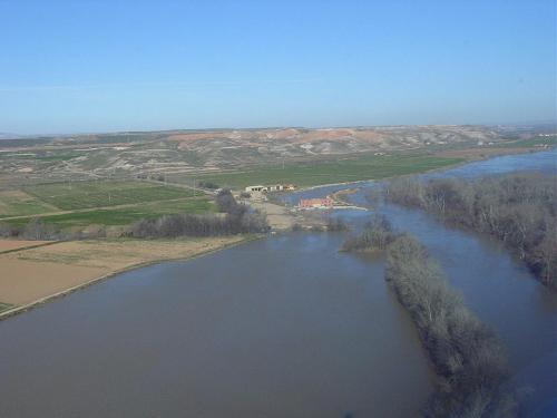 Crecida del Ebro el día 10-02-03 entre Zaragoza capital y el mar